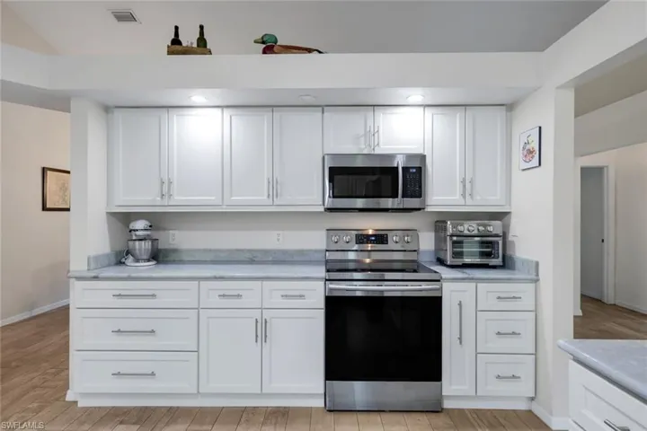 You will LOVE this preparing meals in this kitchen featuring quartz countertops and ample storage.