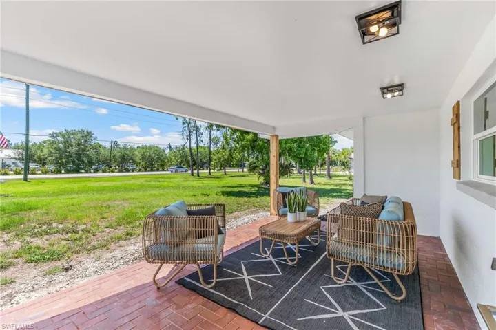 Front of house, outdoor lanai/patio
