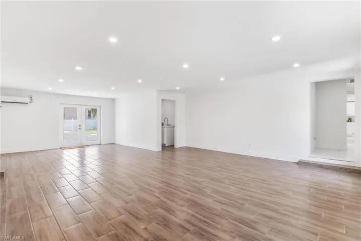 Massive Bonus room with mini split, light tile floor