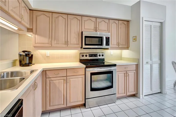 8087  Breton  CIR, Fort Myers, FL 33912