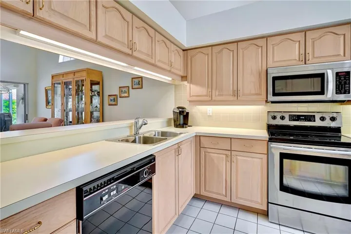8087  Breton  CIR, Fort Myers, FL 33912