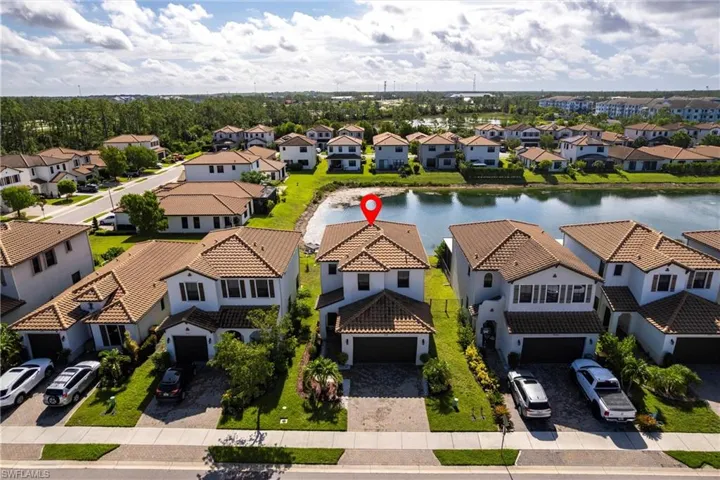8820  Madrid  CIR, Naples, FL 34104