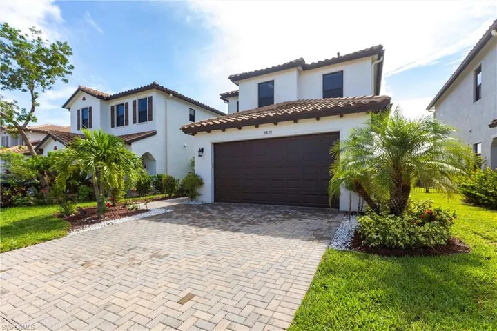 8820  Madrid  CIR, Naples, FL 34104
