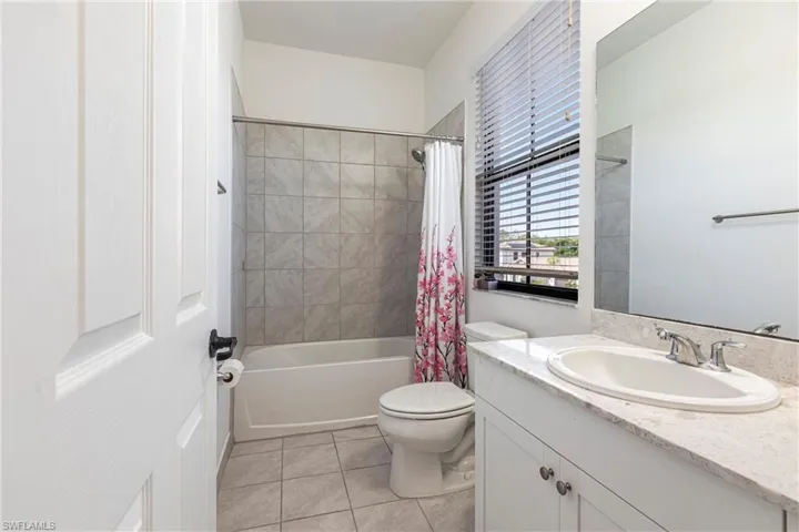 8820  Madrid  CIR, Naples, FL 34104