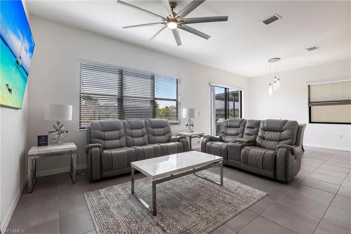 8820  Madrid  CIR, Naples, FL 34104