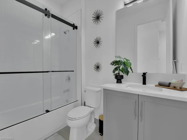 Guest Bath - Second Floor