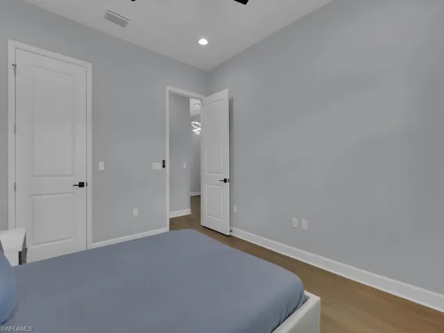 1st Floor Guest Room