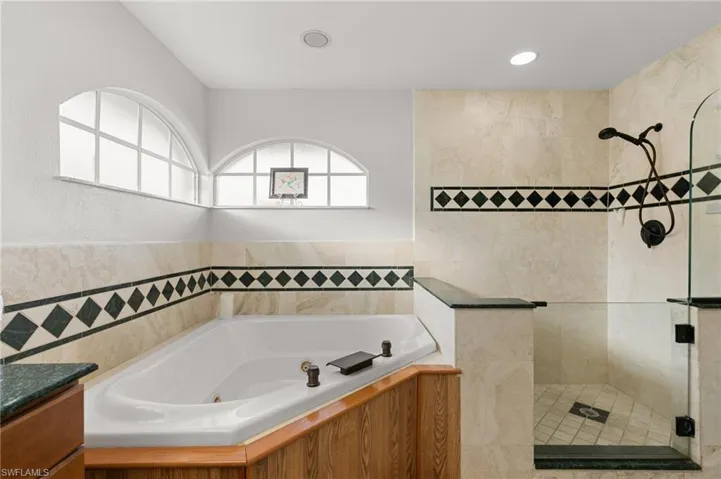 3454  Anton  CT, Naples, FL 34109