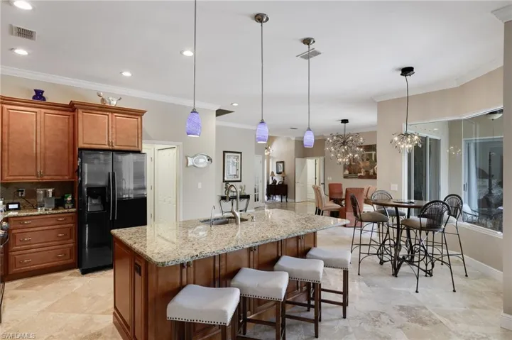 kitchen island seats FOUR!