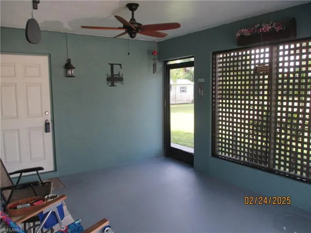 Screened in carport/lanai