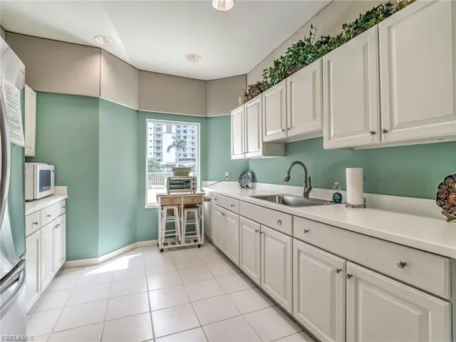 4183 Bay Beach Ln 375, Fort Myers Beach, Florida 33931