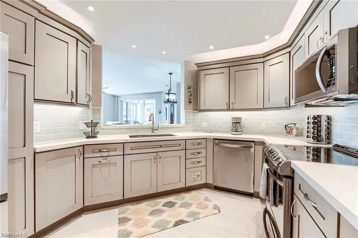 4183 Bay Beach Ln 375, Fort Myers Beach, Florida 33931