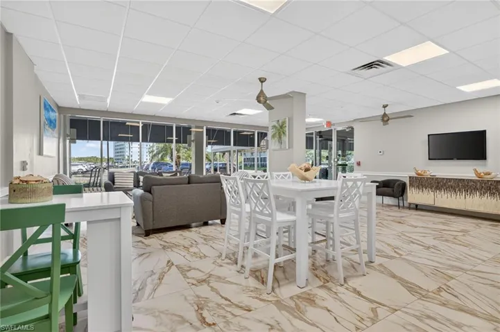 5  Bluebill  AVE, Naples, FL 34108