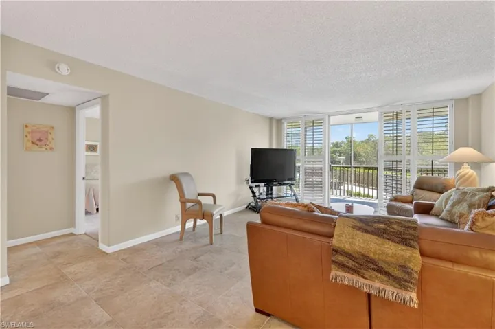 5  Bluebill  AVE, Naples, FL 34108