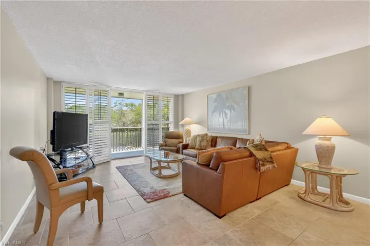5  Bluebill  AVE, Naples, FL 34108