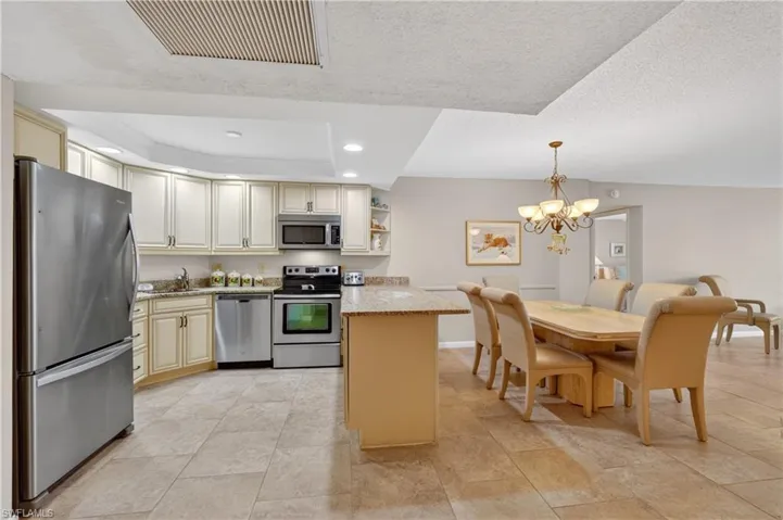 5  Bluebill  AVE, Naples, FL 34108