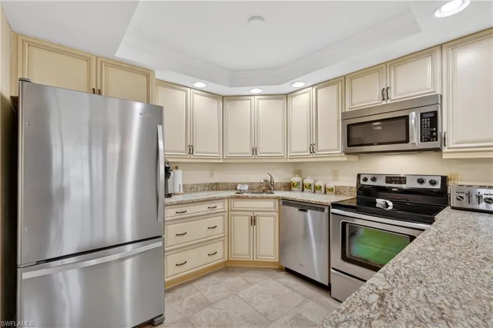 5  Bluebill  AVE, Naples, FL 34108