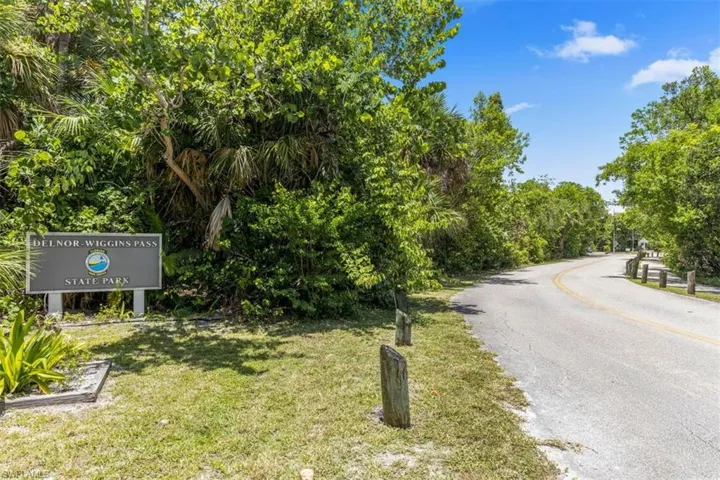 5  Bluebill  AVE, Naples, FL 34108