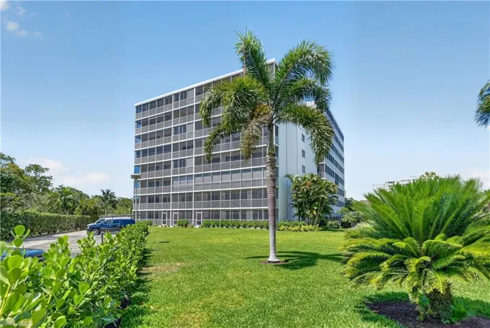 5  Bluebill  AVE, Naples, FL 34108