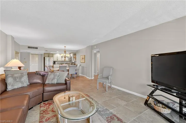 5  Bluebill  AVE, Naples, FL 34108