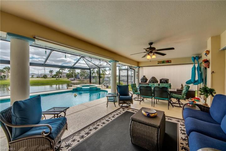 Huge lanai with plenty of coverage under truss.