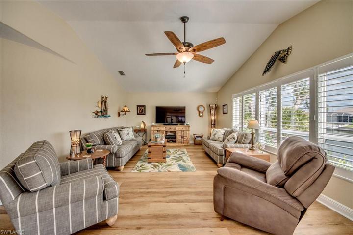941 SW 6th AVE, CAPE CORAL FL 33991