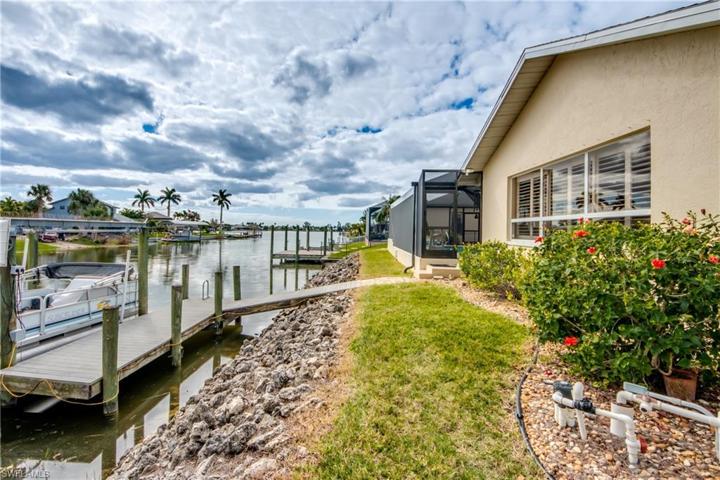 941 SW 6th AVE, CAPE CORAL FL 33991