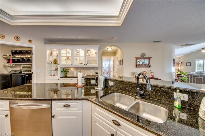 941 SW 6th AVE, CAPE CORAL FL 33991