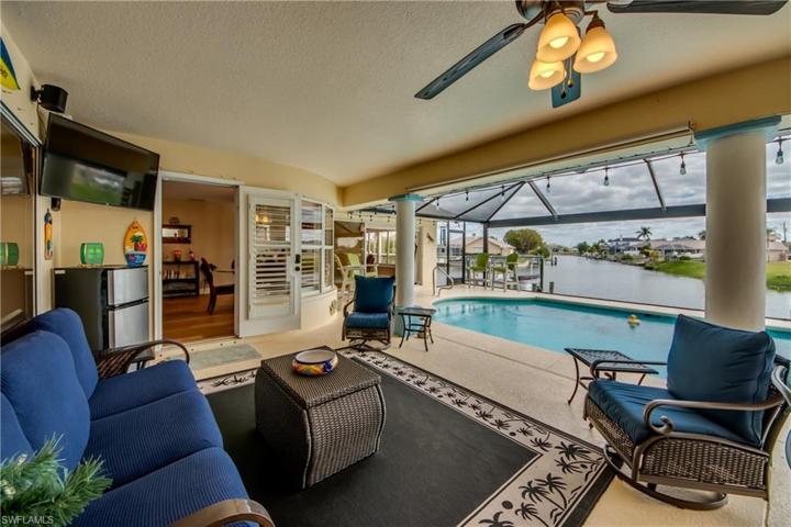 Who wouldn't want to lounge here?!