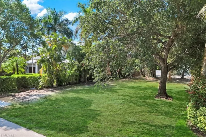 760 1st Ave N, Naples, Florida 34102
