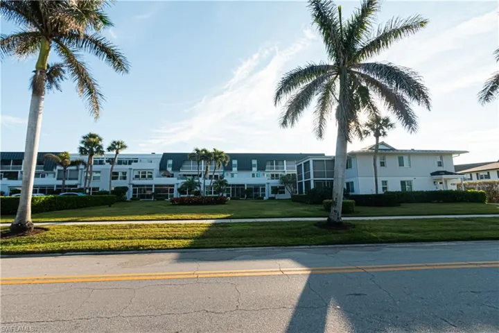 View of apartment building / complex