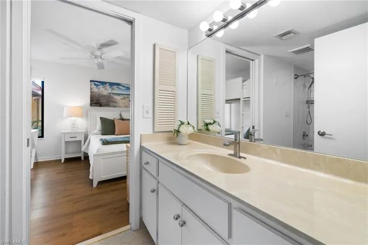 6710 Pelican Bay Blvd 422, Naples, Florida 34108