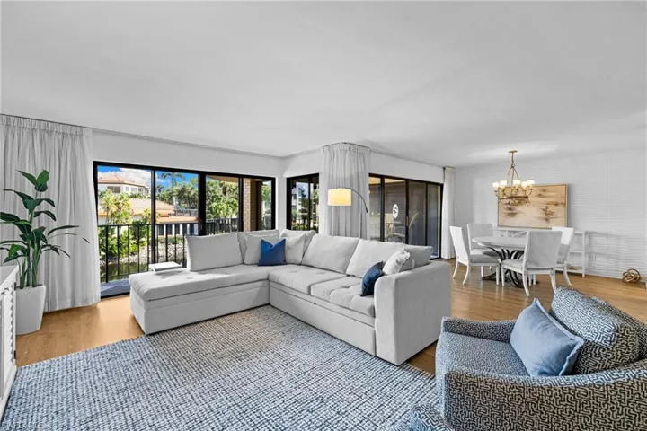 6710 Pelican Bay Blvd 422, Naples, Florida 34108