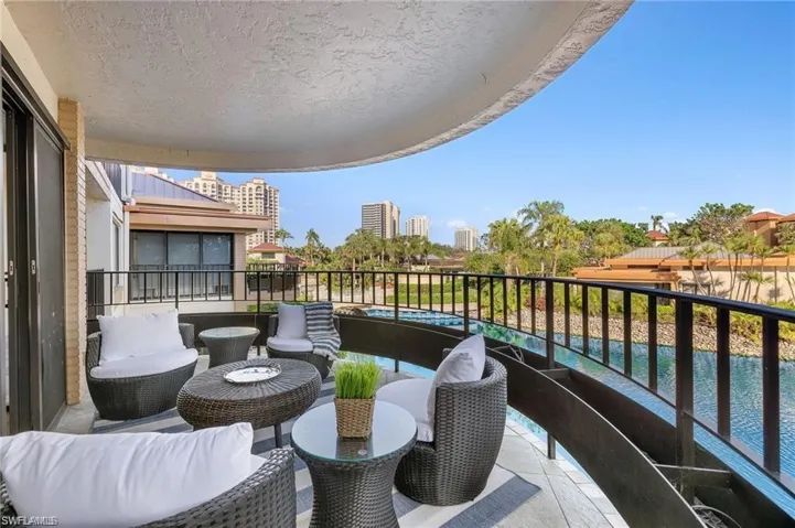 6710 Pelican Bay Blvd 422, Naples, Florida 34108
