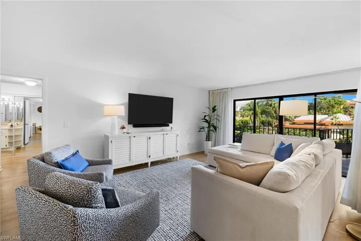 6710 Pelican Bay Blvd 422, Naples, Florida 34108
