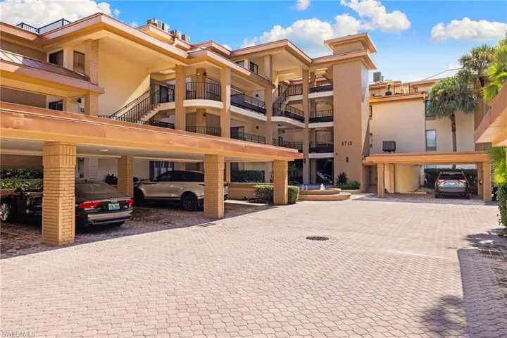 6710 Pelican Bay Blvd 422, Naples, Florida 34108