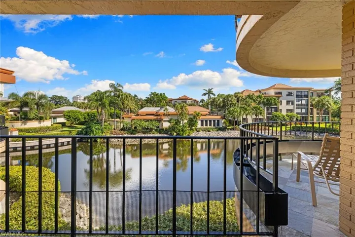6710 Pelican Bay Blvd 422, Naples, Florida 34108