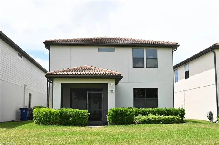 View of front of property featuring a front yard