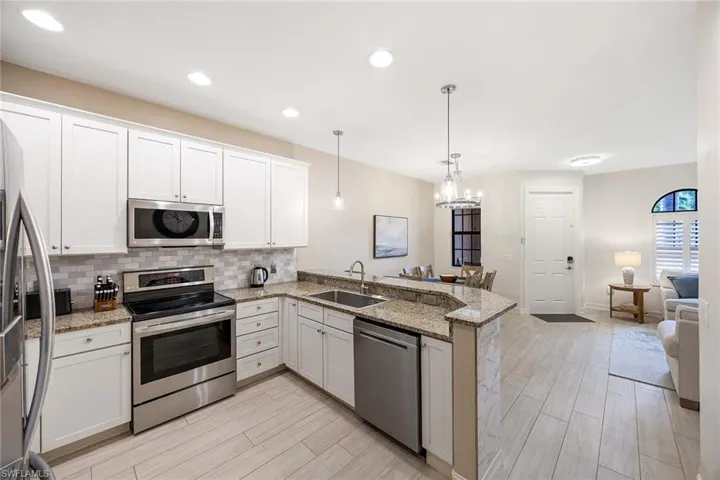 9076  Rialto  ST, Naples, FL 34113