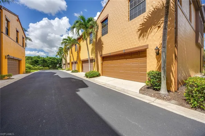 9076  Rialto  ST, Naples, FL 34113