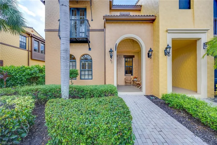 9076  Rialto  ST, Naples, FL 34113