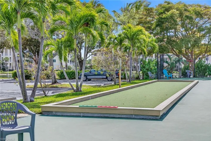 Surrounding community with a bocce ball area