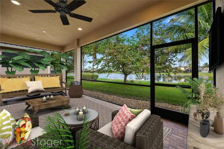 Sunroom with ceiling fan