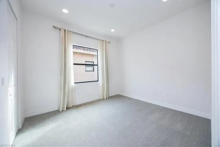 Empty room with light carpet