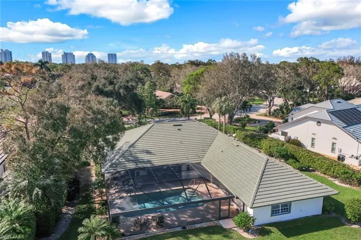 Birds eye view of property
