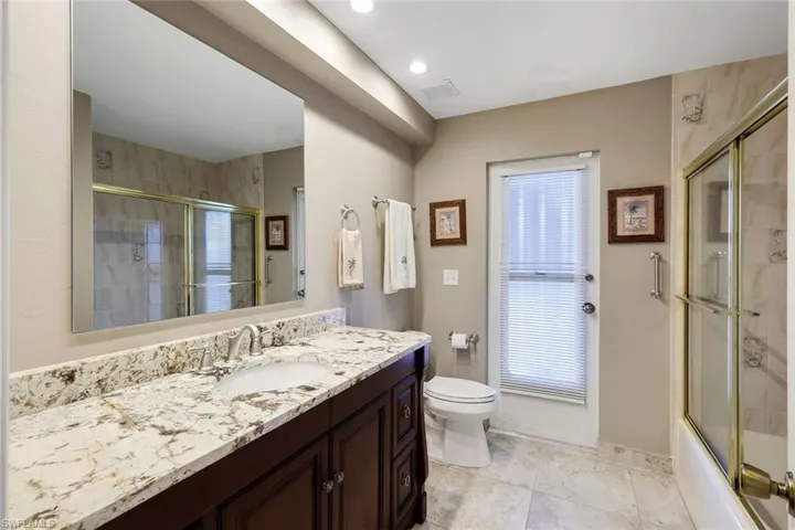 Full bathroom with access to lanai.