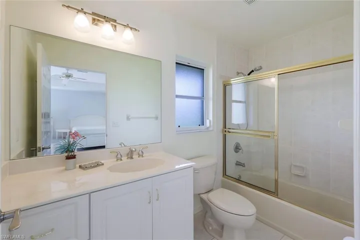 Full bathroom making 4th bedroom/Casita a en-suite
