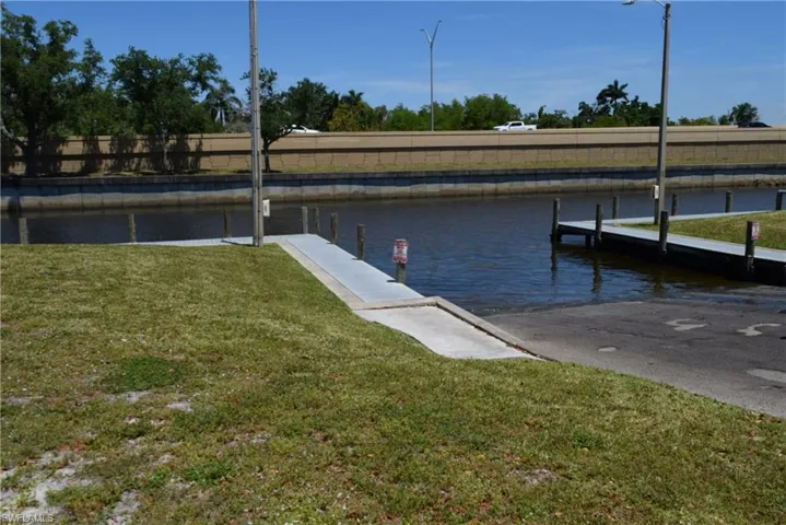 Boat ramp 7 houses down into the Caloosahatchee River