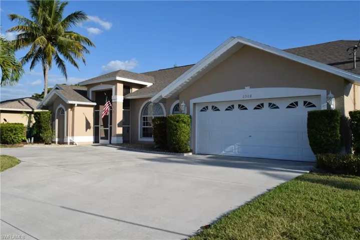 Front of the home that has brand new exterior paint