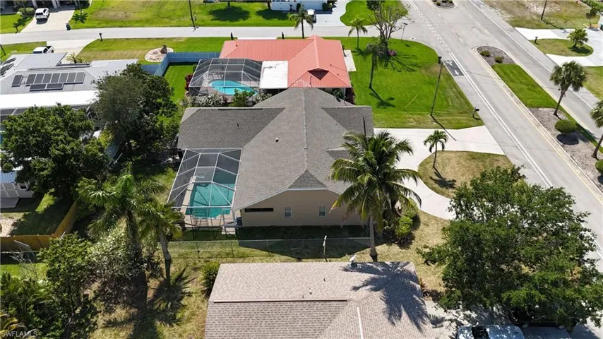 Great shot of the circular driveway, 3 year old roof and pool area